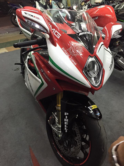 Siêu môtô hàng thửa MV Agusta F4 RC đầu tiên về Việt Nam